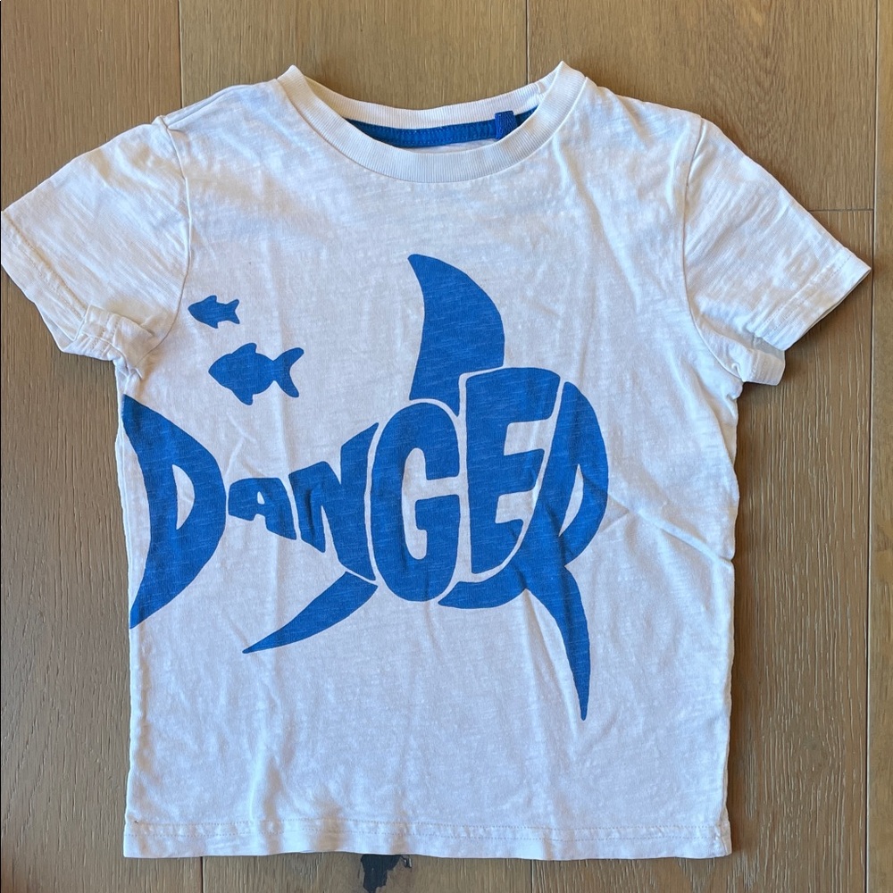 Mini Boden shark t-shirt (danger t-shirt), size 4-5